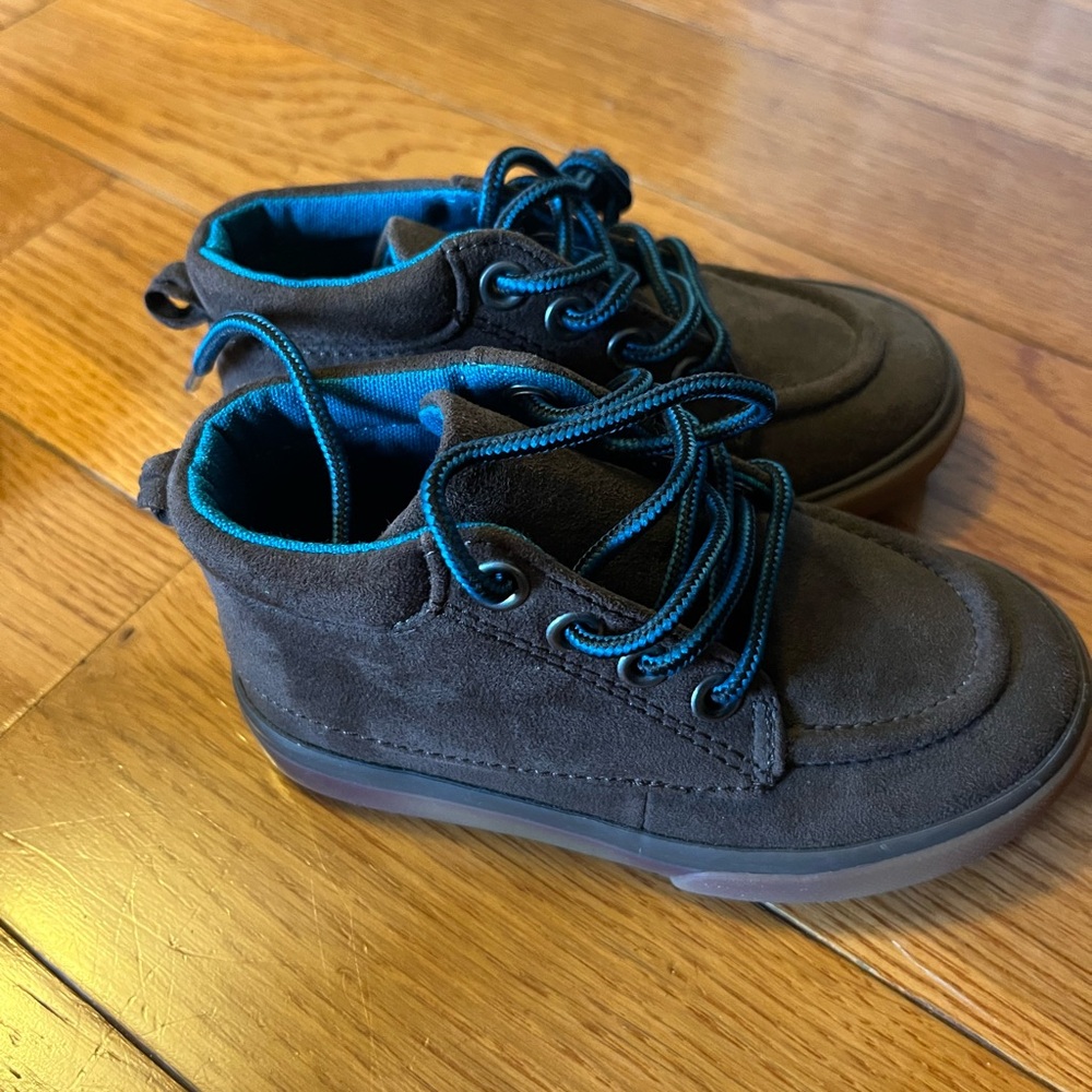 Brown high top shoes lace up. Rarely worn